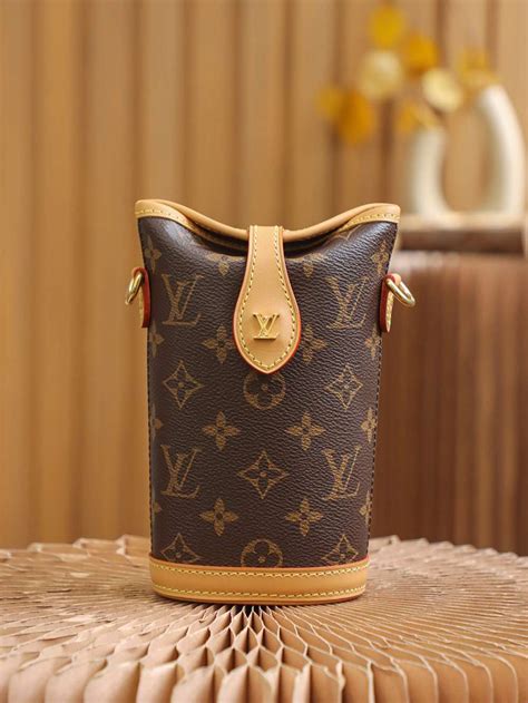 Products by Louis Vuitton: Fold Me Pouch